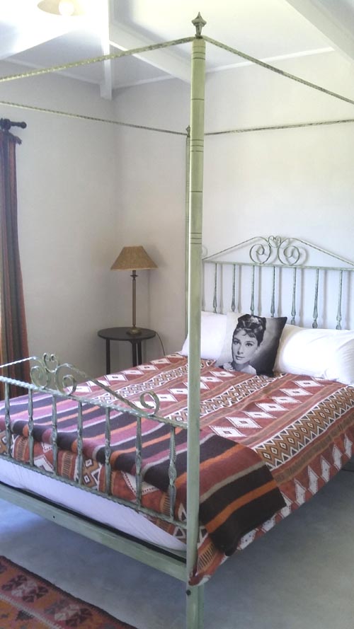 Driftwood Cottage accommodation garden and pool